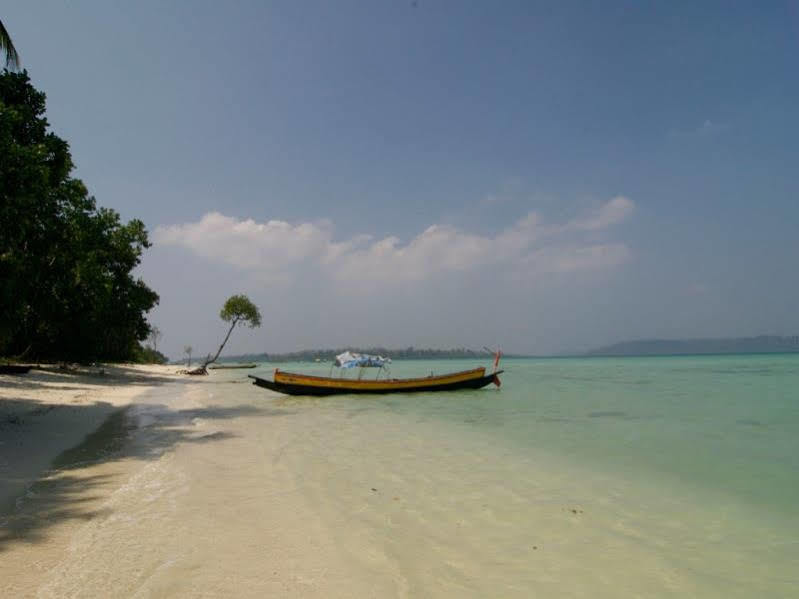Symphony Palms Beach Resort And Spa Govind Nagar Kültér fotó