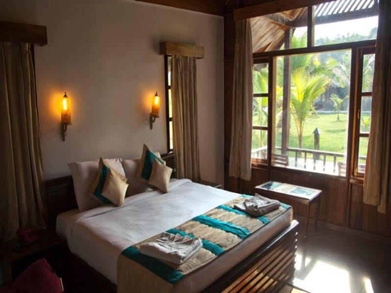Symphony Palms Beach Resort And Spa Govind Nagar Kültér fotó