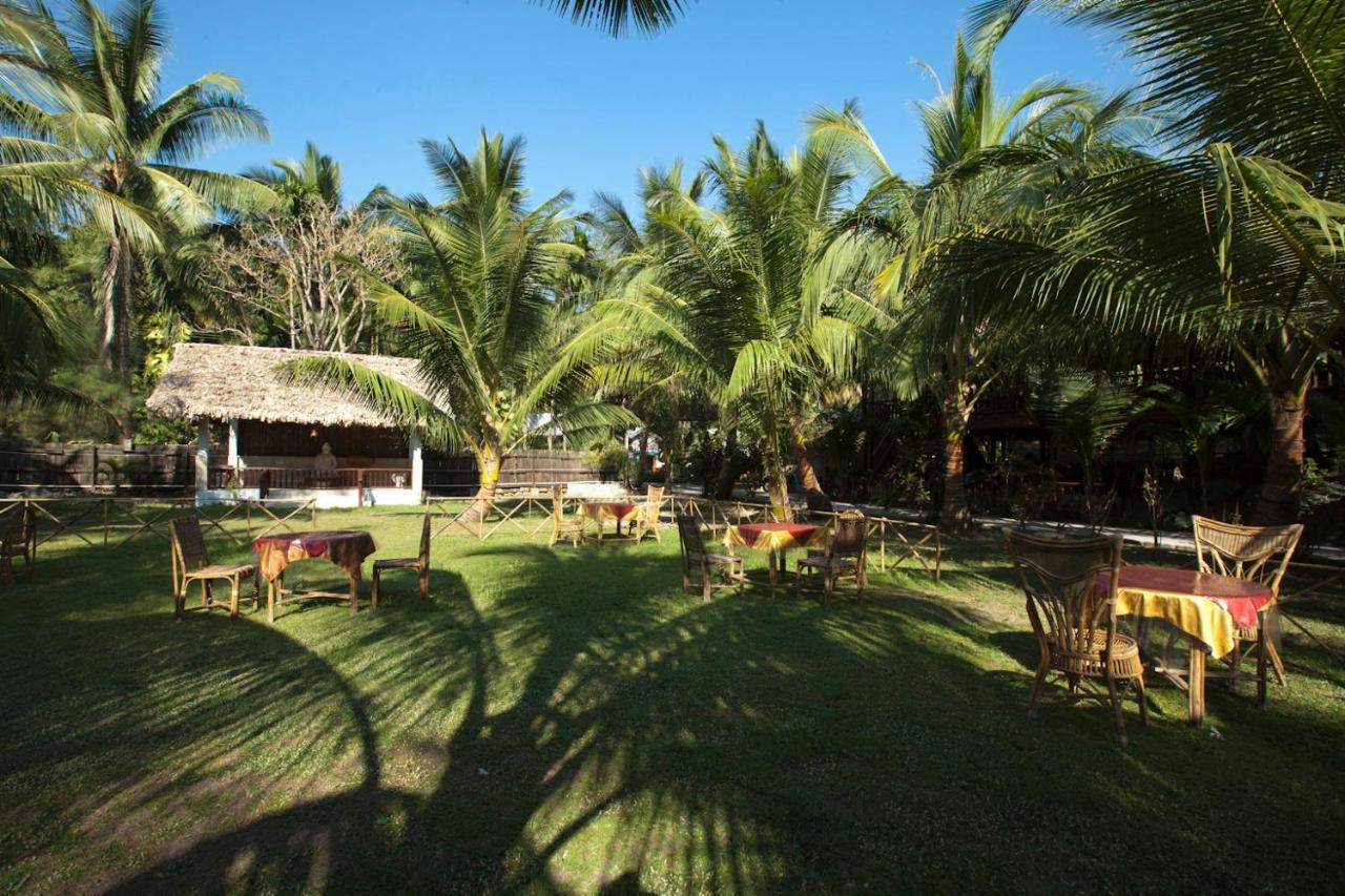 Symphony Palms Beach Resort And Spa Govind Nagar Kültér fotó