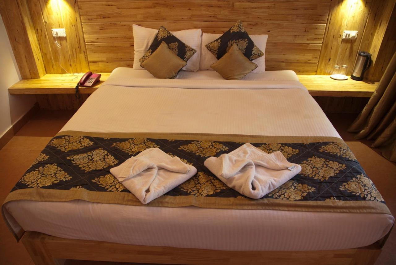 Symphony Palms Beach Resort And Spa Govind Nagar Kültér fotó