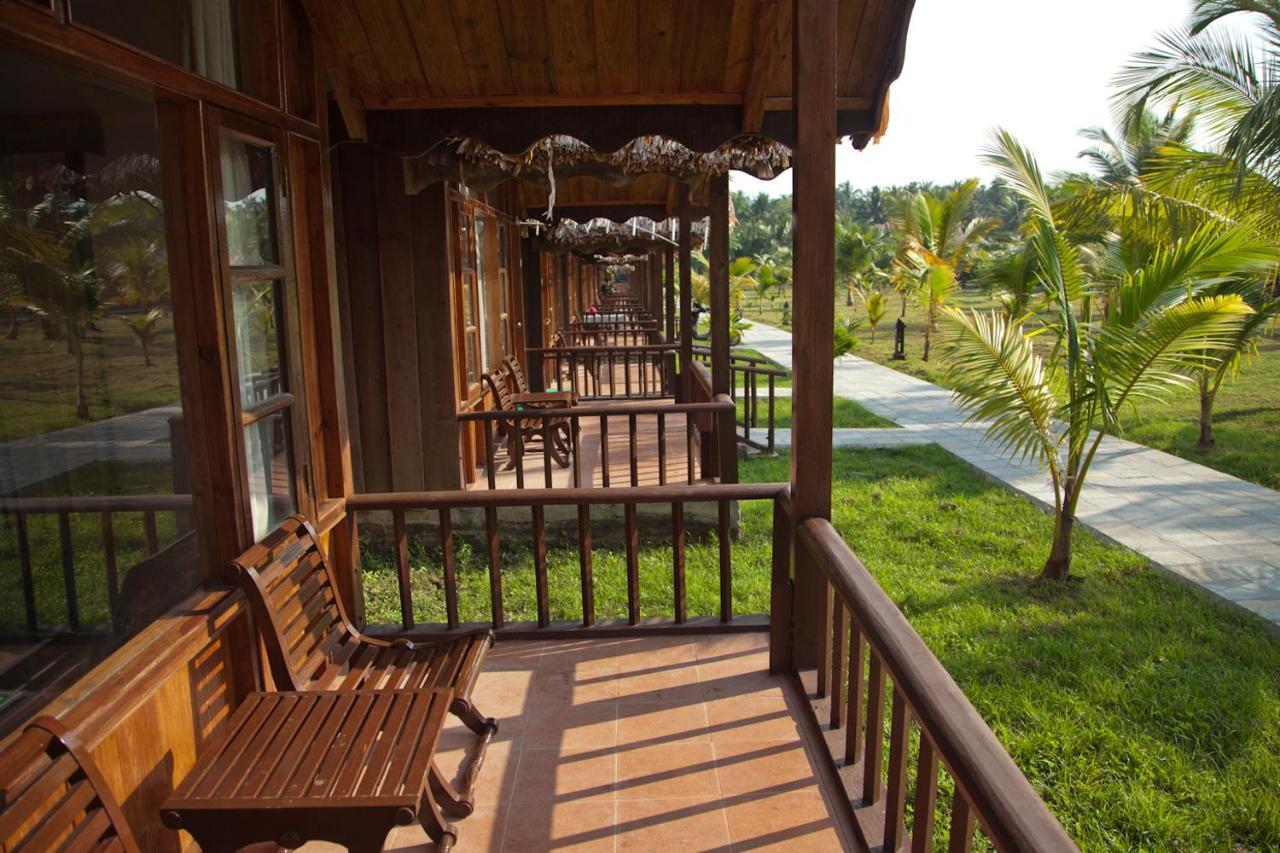 Symphony Palms Beach Resort And Spa Govind Nagar Kültér fotó