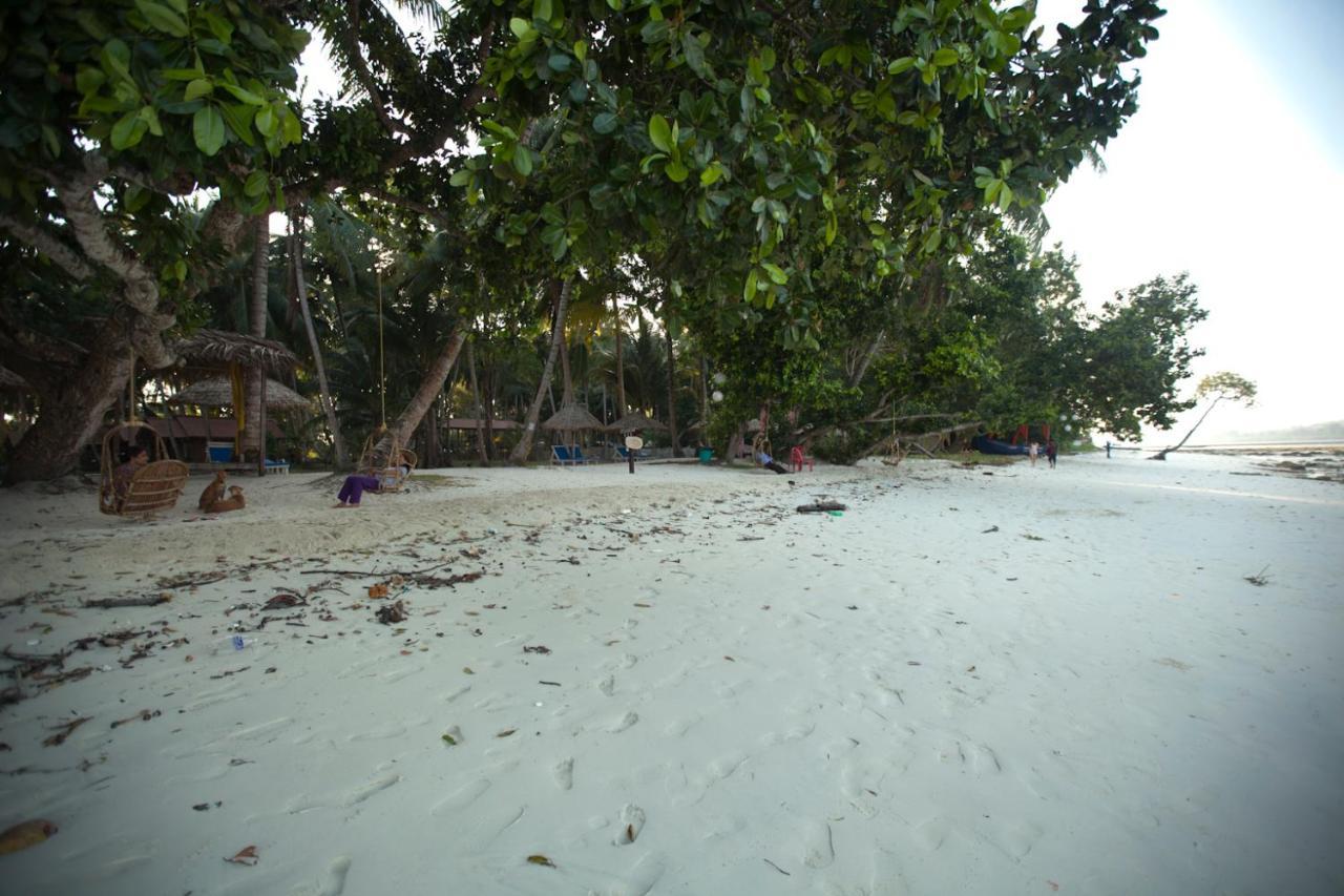 Symphony Palms Beach Resort And Spa Govind Nagar Kültér fotó