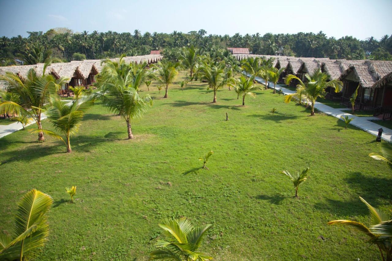 Symphony Palms Beach Resort And Spa Govind Nagar Kültér fotó
