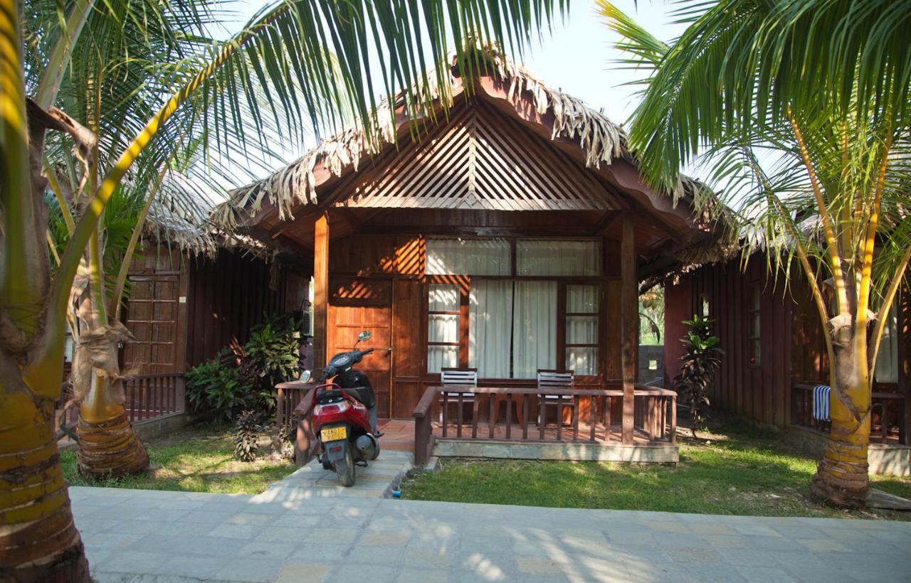 Symphony Palms Beach Resort And Spa Govind Nagar Kültér fotó